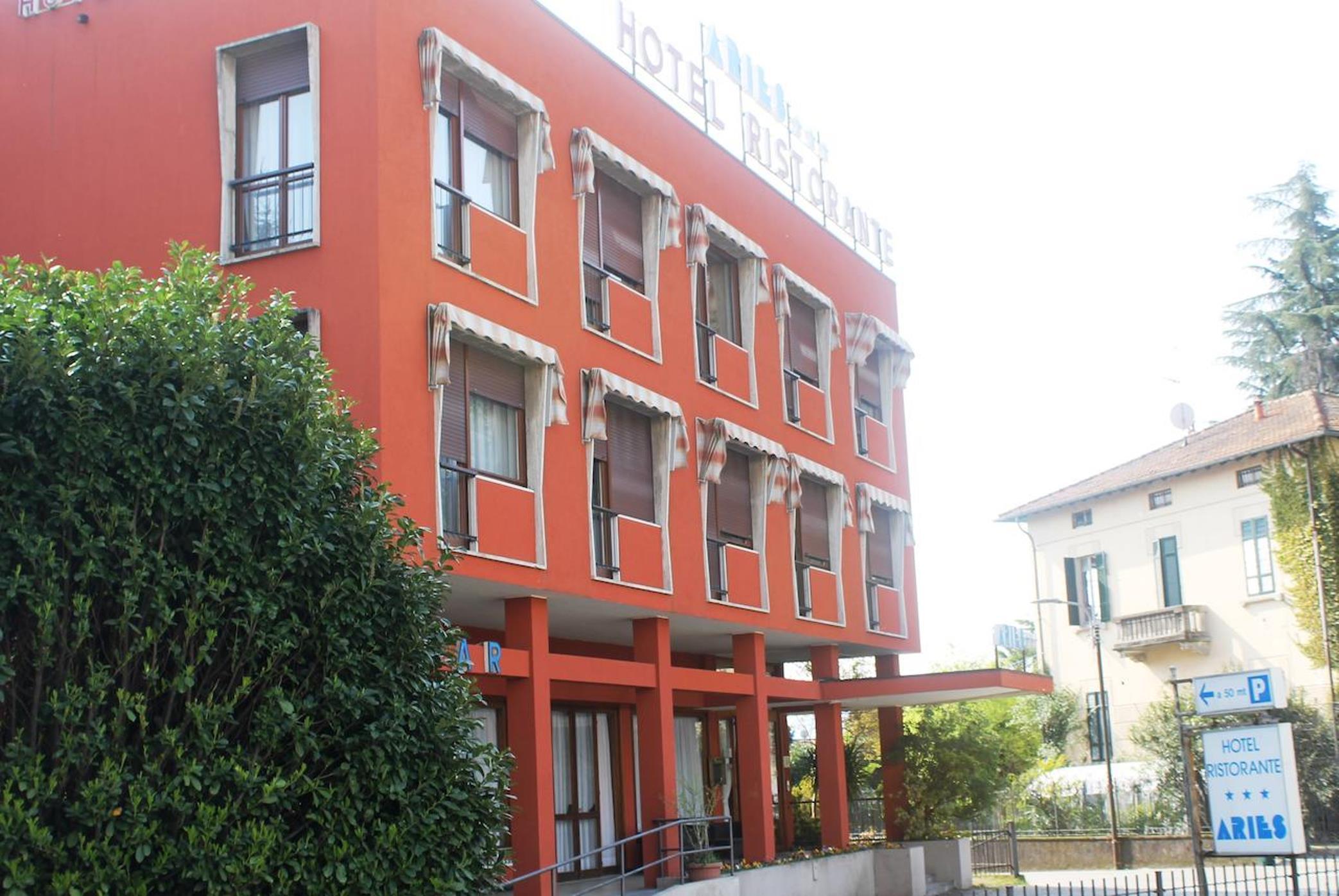 Aries Hotel Lesa Exterior foto