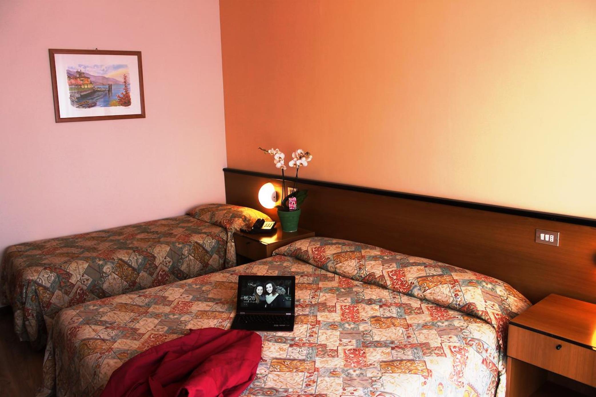 Aries Hotel Lesa Exterior foto