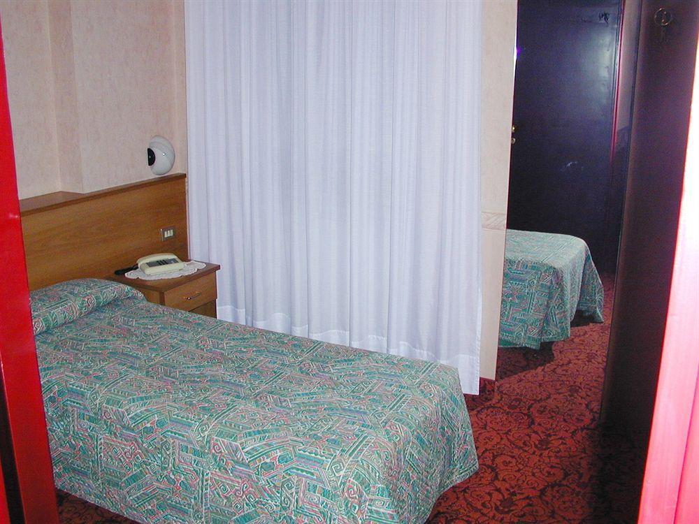 Aries Hotel Lesa Exterior foto