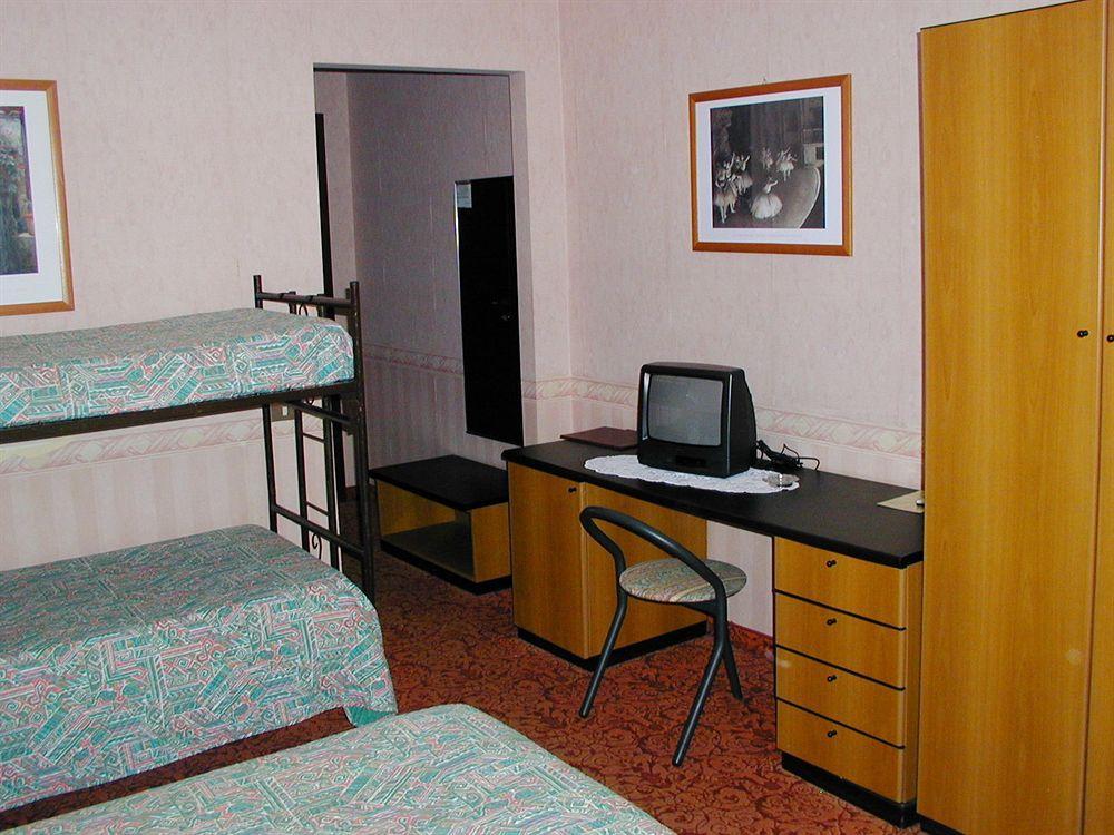 Aries Hotel Lesa Exterior foto