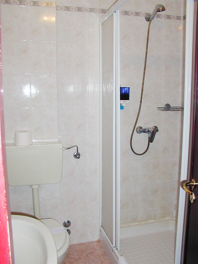 Aries Hotel Lesa Exterior foto