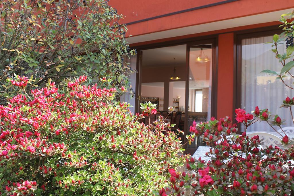 Aries Hotel Lesa Exterior foto
