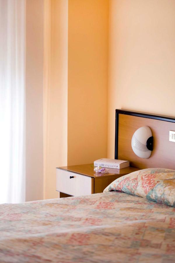 Aries Hotel Lesa Exterior foto